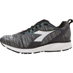 Diadora KURUKA 2 SHAPE Obuwie do biegania treningowe jet black/white. Buty do biegania marki Diadora. W wyprzedaży za 381.65 zł.