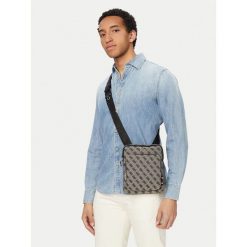 Saszetka Guess. Brązowe saszetki i nerki Guess, z aplikacjami. Za 329.99 zł.