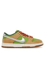 Nike Sneakersy FQ7585 200 Brązowy. Brązowe buty sportowe casual Nike, bez wzorów, z materiału, bez zapięcia. Za 549.99 zł.