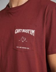 LEE SS CANT BUSTEM TEE MĘSKI T-SHIRT KOSZULKA NADRUK FIRED BRICK L60YFETM 112140374. T-shirty Lee, l, bez wzorów, bez kołnierzyka, bez ramiączek. Za 69.99 zł.
