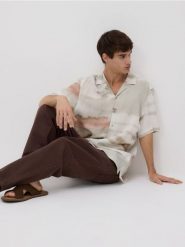 Koszula comfort fit - wielobarwny. Koszule Reserved, l, bez wzorów, z wiskozy, bez kołnierzyka, bez ramiączek. Za 129.99 zł.