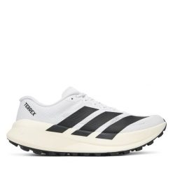 Trekkingi adidas. Białe buty do biegania Adidas, bez wzorów, bez zapięcia, trekkingowe, adidas terrex. Za 699.99 zł.