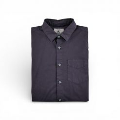 Klasyczna męska koszula bez wzorów. Fioletowe koszule AIGLE, m, bez wzorów, bez kołnierzyka, bez ramiączek. Za 127.76 zł.