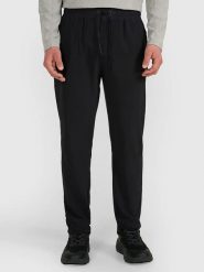 4F Spodnie dresowe w kolorze czarnym rozmiar: S. Czarne spodnie treningowe długie 4F, s, bez wzorów, z dresówki. Za 122.96 zł.