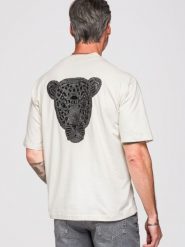 Koszulka męska loose fit z srebrno-czarną aplikacją pantery z cekinów i koralików na plecach - złamana biel V2 - Rozmiar: XL. Czarne t-shirty Ombre Clothing, m, z aplikacjami, z bawełny, bez kołnierzyka, bez ramiączek. Za 297.99 zł.