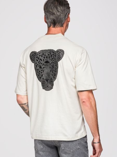 Koszulka męska loose fit z srebrno-czarną aplikacją pantery z cekinów i koralików na plecach - złamana biel V2 - Rozmiar: XL. Czarne t-shirty Ombre Clothing, m, z aplikacjami, z bawełny, bez kołnierzyka, bez ramiączek. Za 297.99 zł.