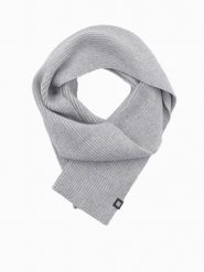 Męski monochromatyczny szalik z prążkowanej dzianiny – szary V2 OM-ACSF-0119 - uniwersalny. Szare szaliki Ombre Clothing, z aplikacjami, z dzianiny. Za 59.99 zł.