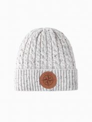 Czapka beanie męska z okrągłą tłoczoną naszywką – złamana biel V3 OM-ACWH-0121 - uniwersalny. Czapki zimowe Ombre Clothing, z aplikacjami, z poliesteru. W wyprzedaży za 24.99 zł.