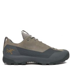 Trekkingi Arc'teryx. Szare buty trekkingowe Arc'teryx, bez wzorów, bez zapięcia. Za 1,049.00 zł.