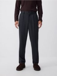 Spodnie garniturowe straight fit - ciemnoszary. Szare garnitury Reserved, na co dzień, bez wzorów, z tkaniny. W wyprzedaży za 59.99 zł.