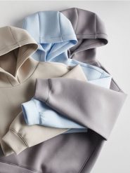 Gładka bluza z kapturem - beżowy. Brązowe bluzy z kapturem Reserved, l, bez wzorów, z bawełny, z kapturem. W wyprzedaży za 99.99 zł.