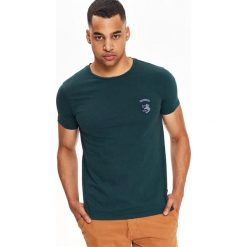 T-SHIRT KRÓTKI RĘKAW MĘSKI Z NASZYTĄ APLIKACJĄ. Bluzki z długim rękawem marki TOP SECRET. W wyprzedaży za 14.99 zł.