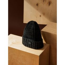 CZAPKA MĘSKA. Czapki zimowe marki TOP SECRET. W wyprzedaży za 24.99 zł.