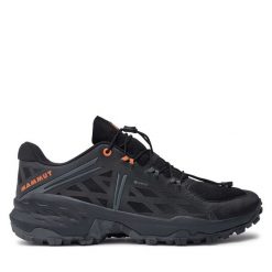 Trekkingi Mammut. Czarne buty trekkingowe Mammut, bez wzorów, bez zapięcia. Za 639.99 zł.