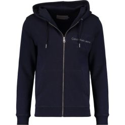Calvin Klein Jeans HASTO ZIP SLIM FIT Bluza z kapturem blue. Bluzy z kapturem marki Calvin Klein Jeans, l, z bawełny, z kapturem. W wyprzedaży za 494.10 zł.