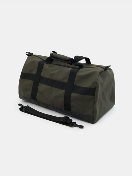 Torba typu duffel - zielony. Zielone torby sportowe Sinsay, bez wzorów, małe. W wyprzedaży za 35.99 zł.