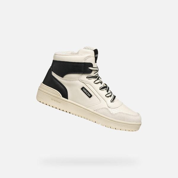 Buty GEOX J56LQA 05422 Biały. Białe buty turystyczne Geox, bez wzorów, z syntetyku, bez zapięcia, trekkingowe. Za 237.99 zł.
