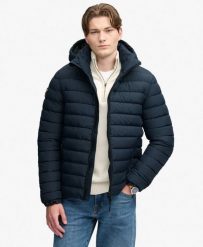 Superdry Kurtka pikowana z kapturem Fuji midweight – Navy Blazer. Niebieskie kurtki Superdry, m, z aplikacjami, z materiału, z kapturem. Za 436.50 zł.