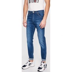 Wrangler - Jeansy 11MWZ. Jeansy marki Wrangler. W wyprzedaży za 299.90 zł.