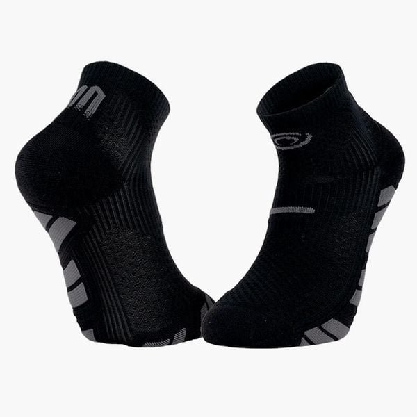 Skarpetki BV Sport Ultra.2 Low. Czarne skarpetki sportowe BV SPORT, w ażurowe wzory. Za 102.50 zł.