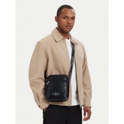 Saszetka Calvin Klein. Czarne saszetki i nerki CALVIN KLEIN, bez wzorów. Za 369.99 zł.