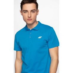 Koszulka polo męska TSM307 - niebieski. Niebieskie koszulki polo 4F, m, bez wzorów, z materiału, bez kołnierzyka, bez ramiączek. Za 69.99 zł.