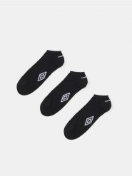 Skarpetki Umbro 3 pack - czarny. Czarne skarpety Sinsay, bez wzorów. Za 17.99 zł.