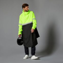 Ponczo na rower miejski Btwin 560 przeciwdeszczowe odblaskowe. Czarne kurtki przeciwdeszczowe B'TWIN, l, bez wzorów, z materiału, bez kaptura. Za 239.99 zł.