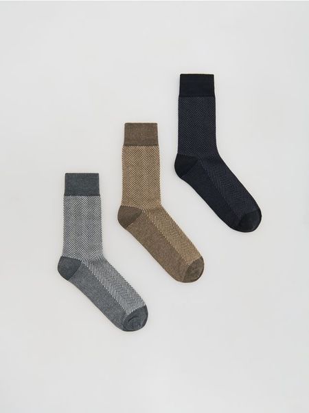 3 pack skarpet - beżowy. Brązowe skarpety Reserved, bez wzorów. Za 49.99 zł.