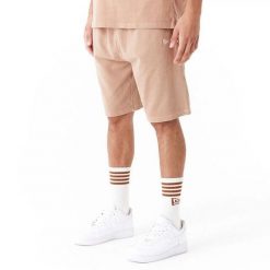 Szorty New Era. Czerwone szorty New Era, m, bez wzorów. Za 242.85 zł.