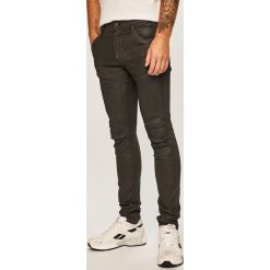 G-Star Raw - Jeansy 5620. Szare jeansy G-Star Raw. W wyprzedaży za 399.90 zł.