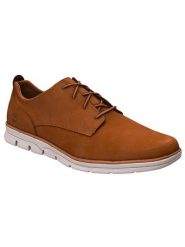 Timberland Skórzane trzewiki w kolorze jasnobrązowym rozmiar: 43. Brązowe botki sznurowane Timberland, bez wzorów, z nubiku, bez obcasa, bez zapięcia. Za 399.95 zł.