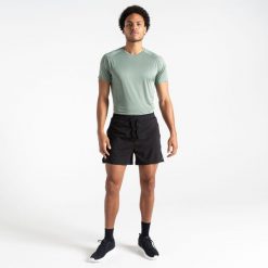 Spodenki męskie Accelerate. Czarne szorty Dare 2B, m, bez wzorów. W wyprzedaży za 240.00 zł.