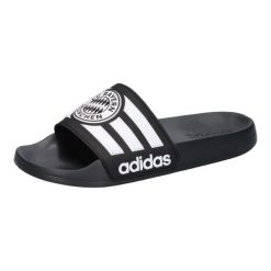 Klapki Bayern Monachium Shower. Białe klapki Adidas, z materiału. Za 118.99 zł.