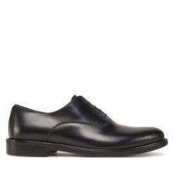 Półbuty Pollini. Czarne eleganckie półbuty Pollini, bez wzorów, bez obcasa, bez zapięcia. Za 1,009.00 zł.