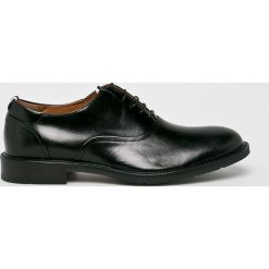 Conhpol - Półbuty. Eleganckie półbuty marki Conhpol. W wyprzedaży za 299.90 zł.