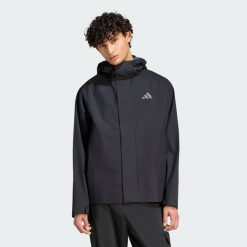 KURTKA PRZECIWDESZCZOWA ESSENTIALS. Czarne kurtki Adidas, l, bez wzorów, z materiału, bez kaptura. Za 439.00 zł.