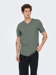 ONLY & SONS Koszulka "Benne" w kolorze zielonym rozmiar: M. Zielone bezrękawniki Only & Sons, m, bez wzorów, z bawełny, bez kołnierzyka, bez ramiączek. Za 52.30 zł.