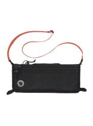 Torba na ramę roweru Fjallraven Hoja Bike Frame Fold Bag - black. Czarne torby na ramię Fjällräven, bez wzorów, z poliamidu, na ramię, bez dodatków. Za 374.99 zł.