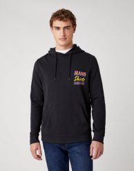 MĘSKA BLUZA WRANGLER HOODIE FADED BLACK W6E6IOXV6 112130731. Czarne bluzy Wrangler, m, bez wzorów, z kapturem. Za 149.99 zł.