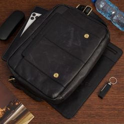 Torba męska na ramię skórzana duża A4 czarna do pracy Beltimore N15. Czarne torby na ramię bez wzorów, na ramię, duże, bez dodatków. Za 299.99 zł.