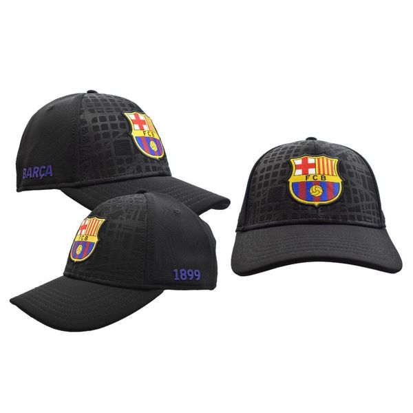 Czapka z daszkiem FC Barcelona - oficjalna licencjonowana. Czarne czapki z daszkiem FC Barcelona, bez wzorów. W wyprzedaży za 90.14 zł.