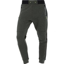 Superdry GYM TECH STRIPE JOGGER Spodnie treningowe desert olive marl/black. Joggery i bojówki marki Superdry. Za 339.00 zł.