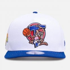 Czapka New Era 950 Tune Squad Taz Biała. Białe czapki zimowe New Era, bez wzorów. Za 190.35 zł.