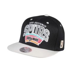 Czapka San Antonio Spurs. Czarne czapki z daszkiem Mitchell & Ness, bez wzorów. Za 226.50 zł.