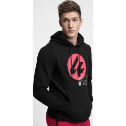 Bluza męska BLM266 - głęboka czerń. Bluzy z kapturem marki 4F. W wyprzedaży za 99.99 zł.