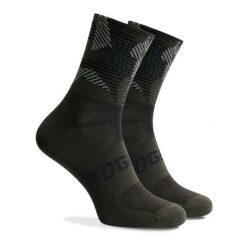 Skarpetki rowerowe Rogelli Camo. Zielone skarpety Rogelli, bez wzorów. Za 36.00 zł.