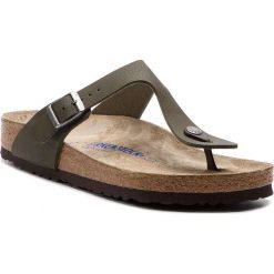 Japonki BIRKENSTOCK - Gizeh Bs 1008425 Desert Soil Green. Zielone japonki Birkenstock, bez wzorów, z materiału. W wyprzedaży za 219.00 zł.