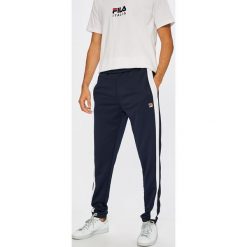 Fila - Spodnie. Spodnie treningowe długie marki Fila. W wyprzedaży za 239.90 zł.