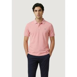 Polo z krótkim rękawem Mężczyzna GANT REG SHIELD SS PIQUE POLO. Czerwone koszulki polo GANT, m, bez wzorów, bez kołnierzyka, bez ramiączek. Za 333.00 zł.